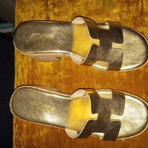 GOLD SANDAL